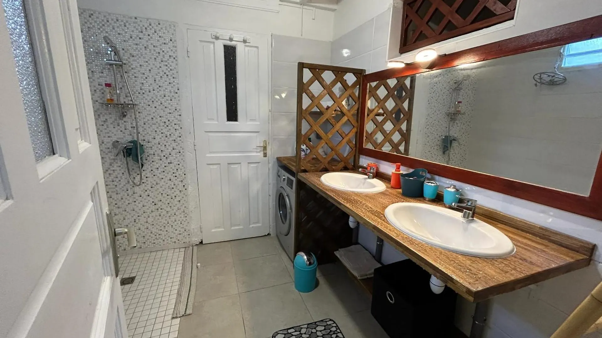 Maison Confortable Avec Jardin A Lamentin Guadeloupe